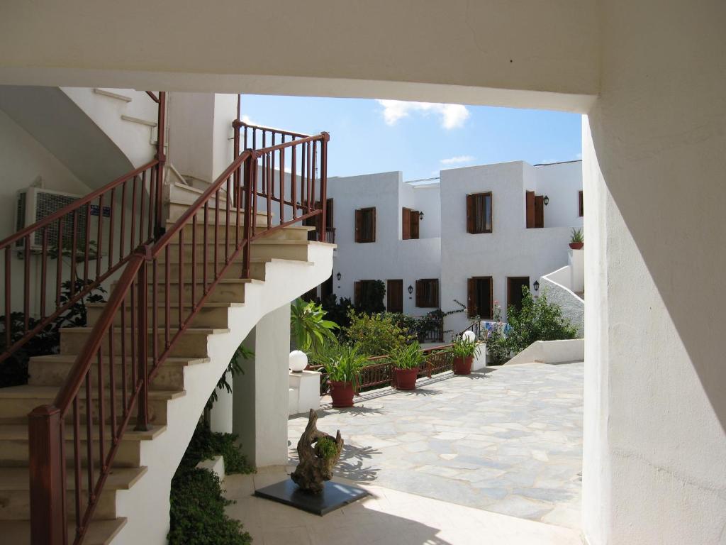Blue Sea Hotel Apartments — Hotel building in Rethymnon