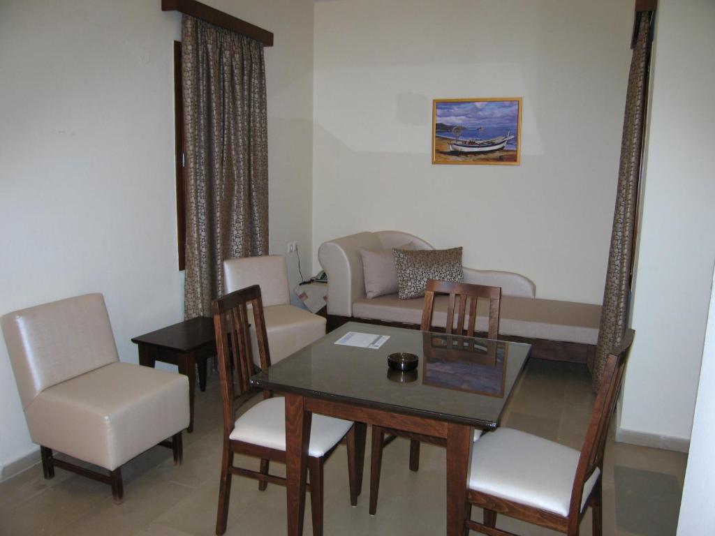 Blue Sea Hotel Apartments — Hotel rooms in Rethymnon