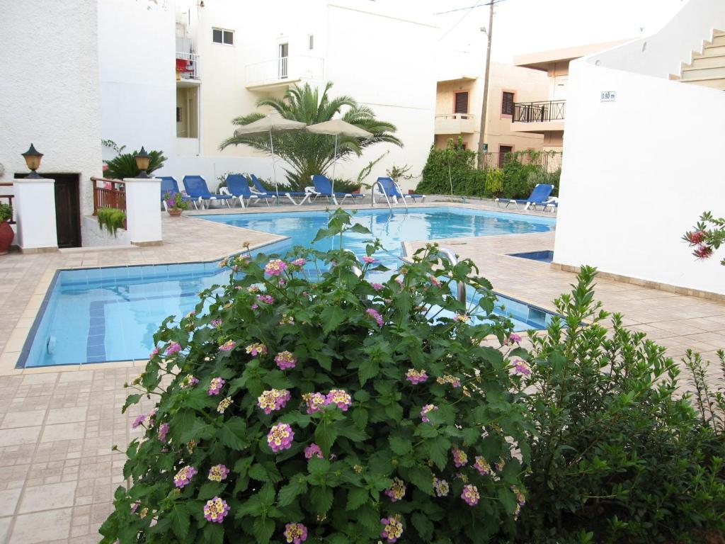 Blue Sea Hotel Apartments — Swimming pool in Rethymnon