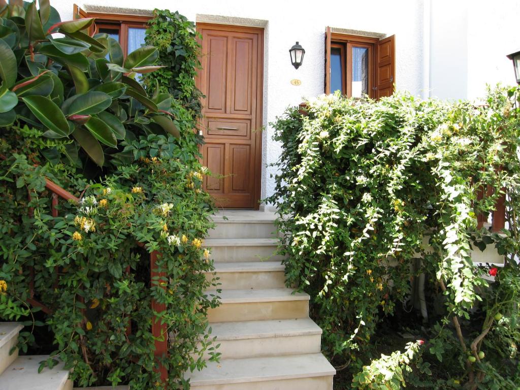 Blue Sea Hotel Apartments — Hotel building in Rethymnon