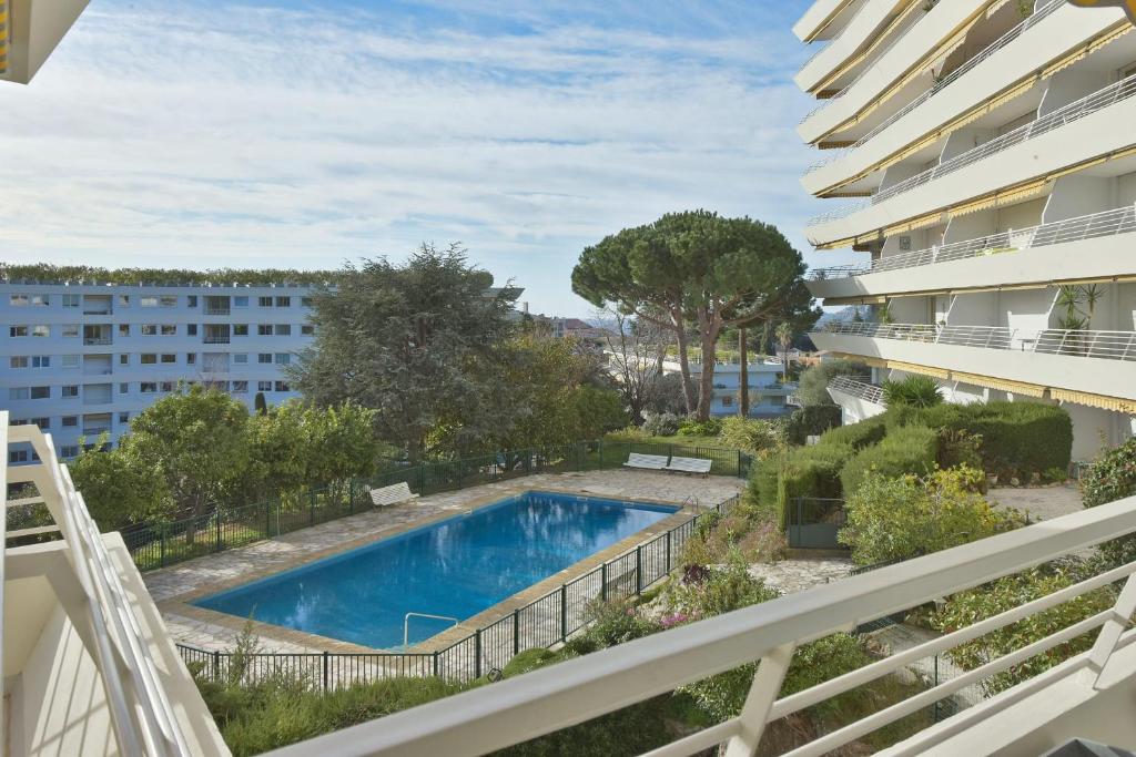 Prestigious Residence with Terrace and Pool 전경
