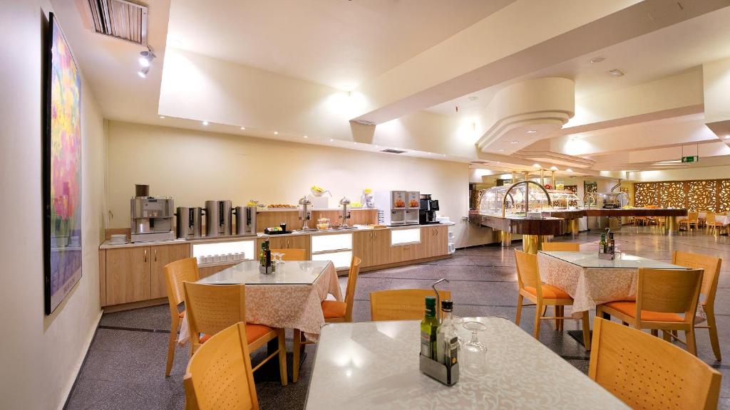 Bull Astoria Photo 42