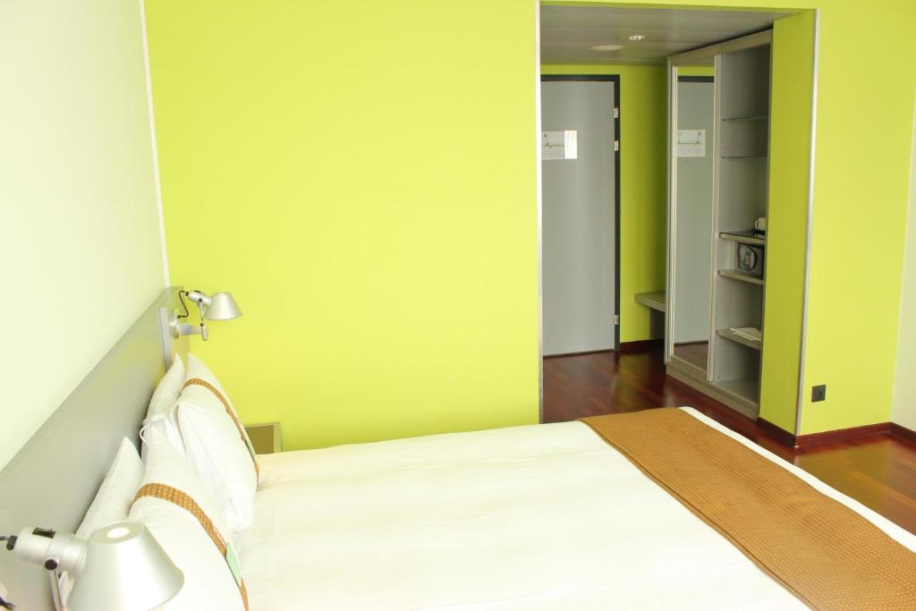 Holiday Inn Zurich Messe photo