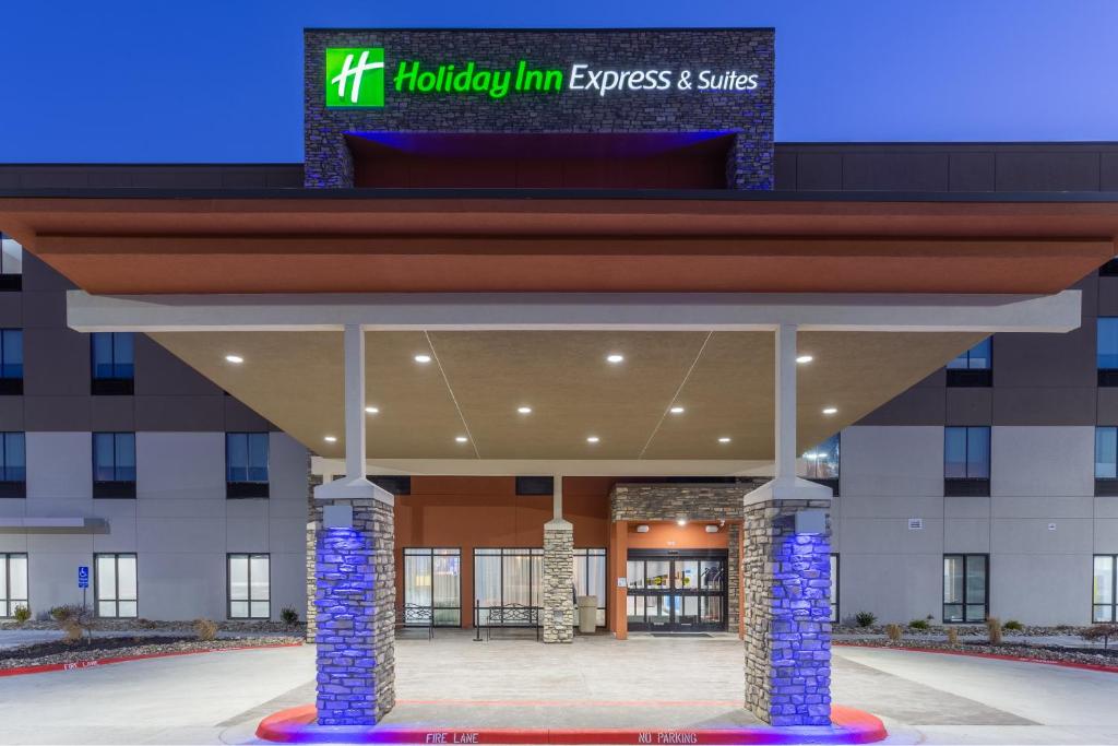 Holiday Inn Express Kearney photo