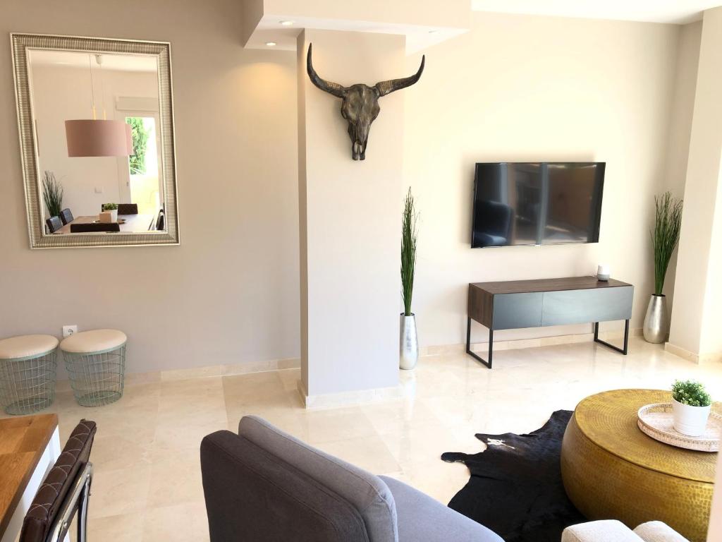 NEW: LUXURIOUS PENTHOUSE WITH JACUZZI & SEA VIEW - 5