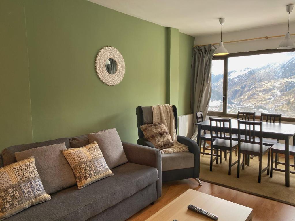 Apartamento en Soldeu a pie de pistas, wifi y parquin, Soldeu