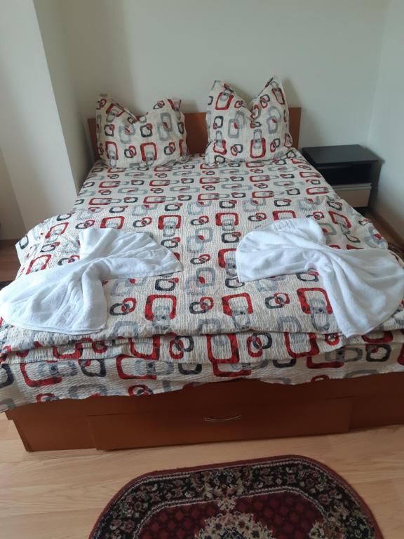 Lucian Studio, Bukurešť