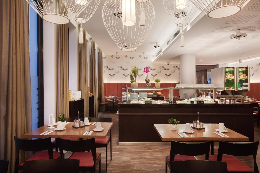 Holiday Inn Berlin-Alexanderplatz Photo 33