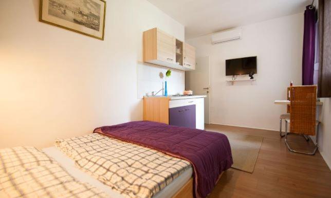 Studio Apartment Centar 2 — Hotel in Split