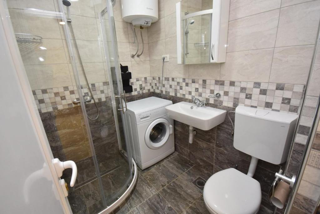 Lucky Apartments - 5