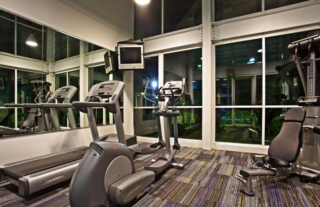 Holiday Inn Chicago - Elk Grove photo