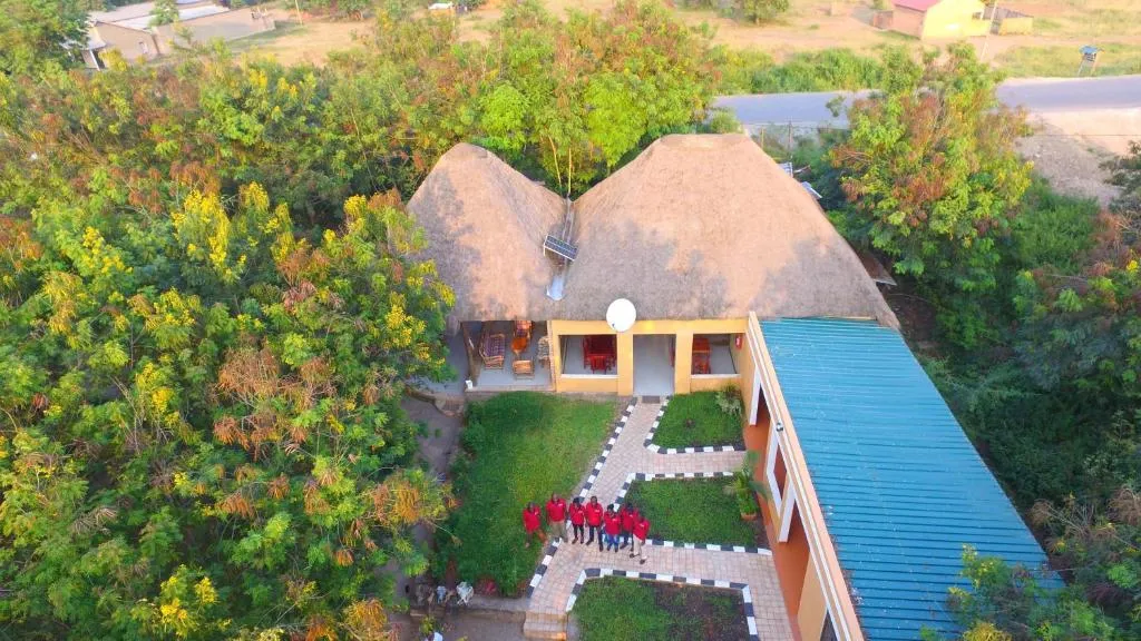 Irungu Forest Safari Lodge, hotel in Katunguru