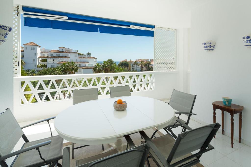 Luxury 5* 3 beds apartment in Playas del Duque, Puerto Banus Marbella - 2