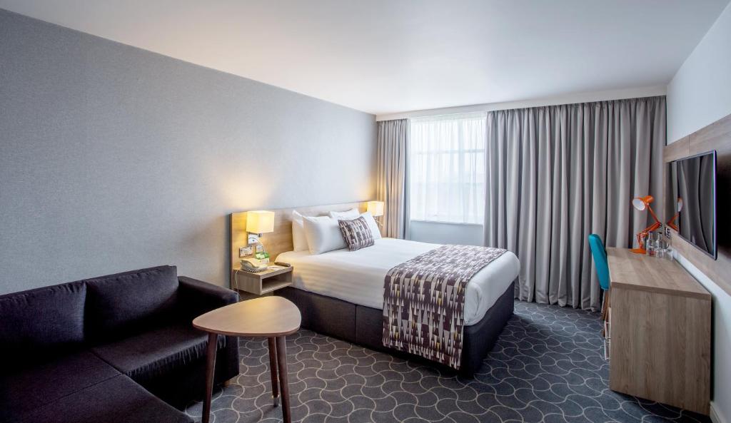 Holiday Inn Ellesmere Port/Cheshire Oaks photo