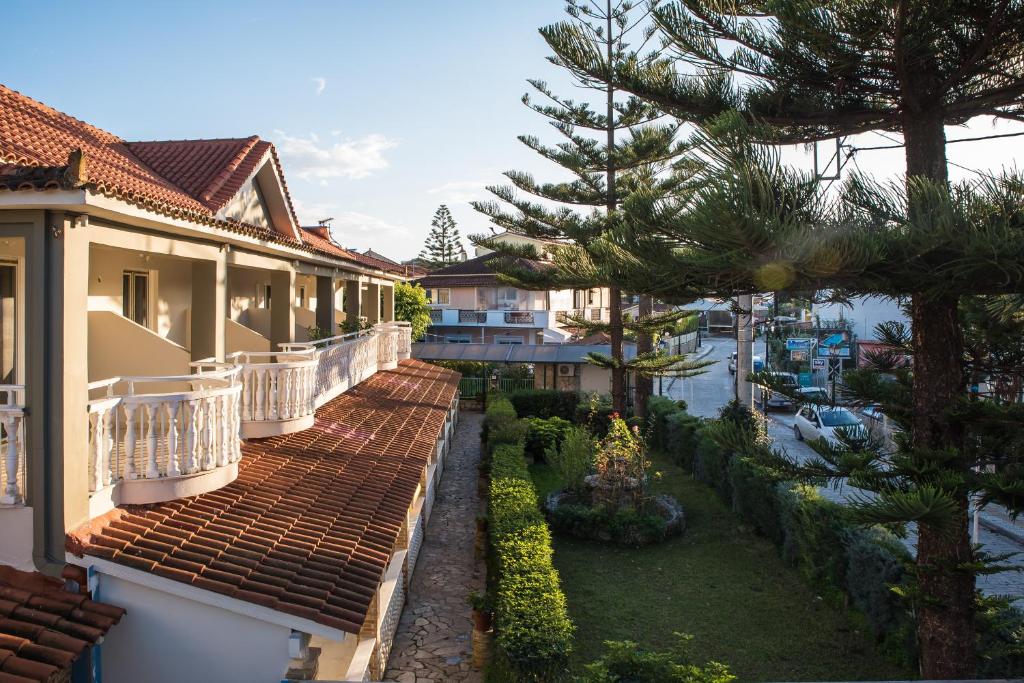 Tom & John Center — Hotel building in Tsilivi, Ionian Islands