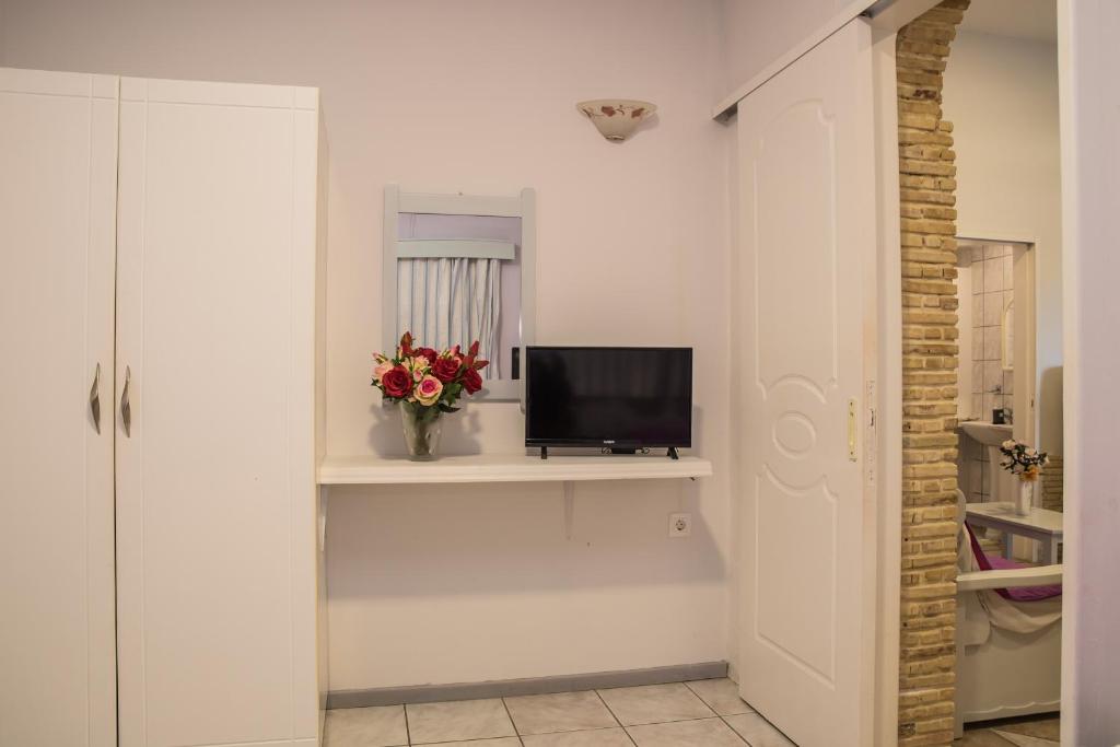 Tom & John Center — Hotel rooms in Tsilivi, Ionian Islands