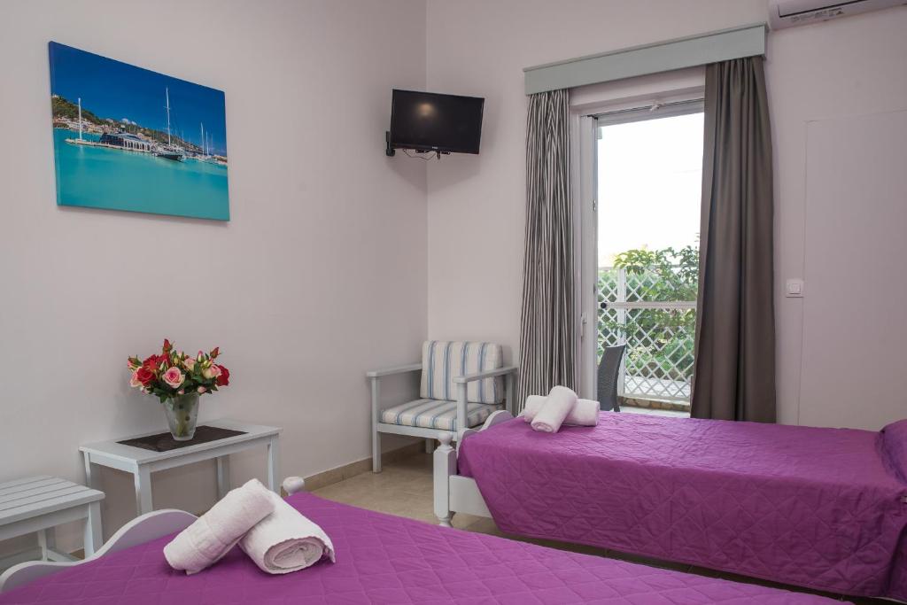 Tom & John Center — Hotel rooms in Tsilivi, Ionian Islands