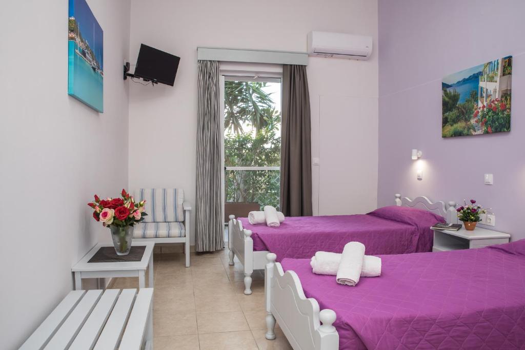 Tom & John Center — Hotel rooms in Tsilivi, Ionian Islands