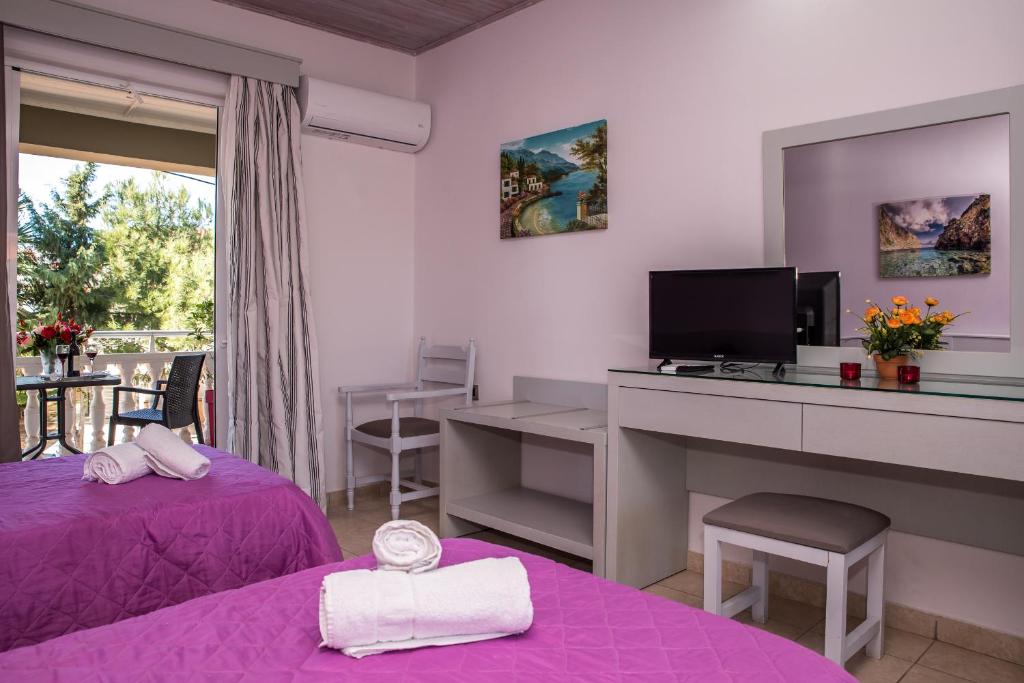 Tom & John Center — Hotel rooms in Tsilivi, Ionian Islands