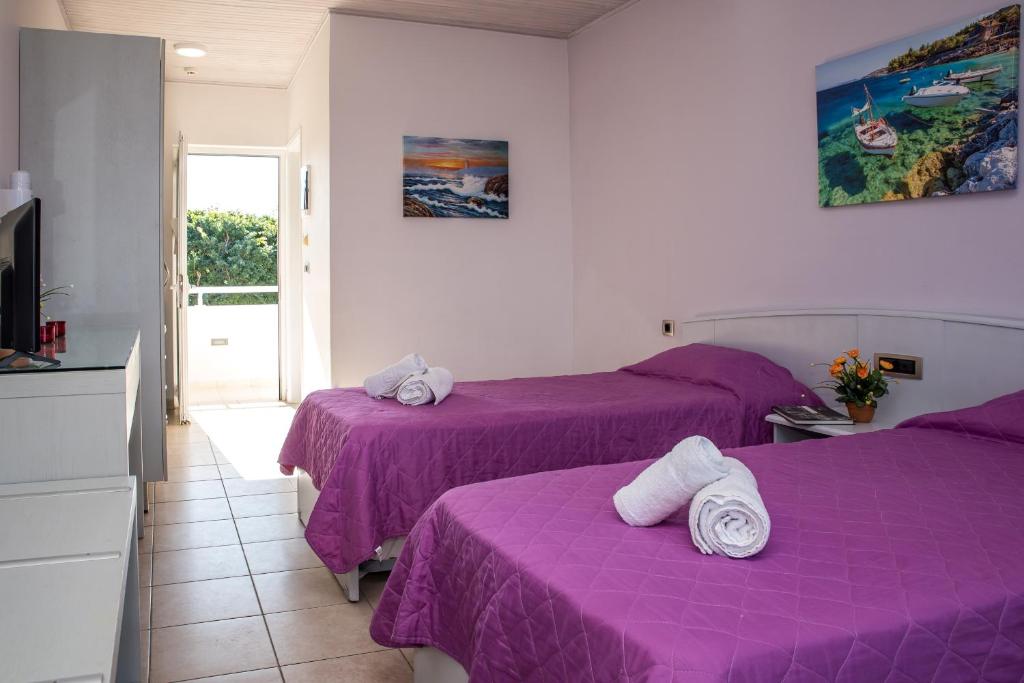 Tom & John Center — Hotel rooms in Tsilivi, Ionian Islands