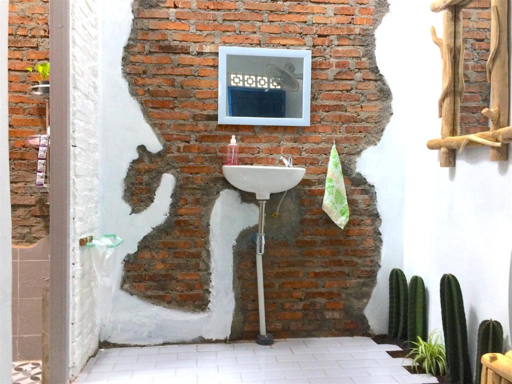 "NOMORE" Gallery and Guesthouse