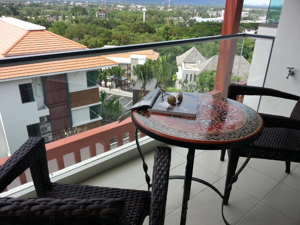 Top Floor, One-Bedroom Apartment photo