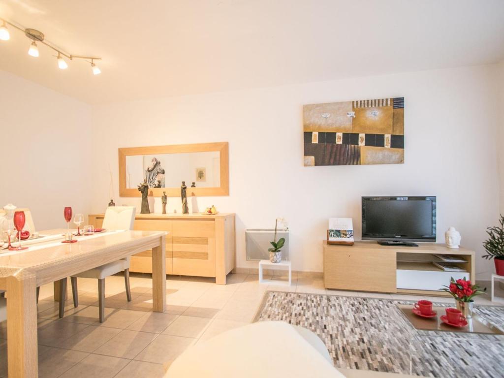 Classy Apartment in Bayeux with Heating Facility