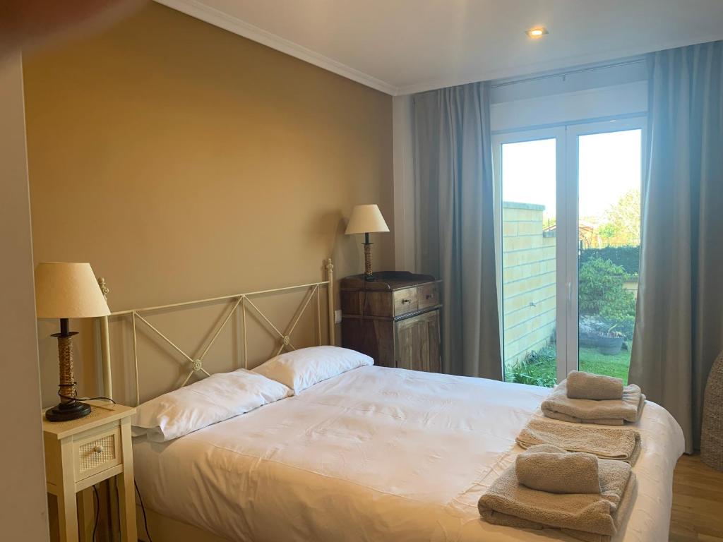 apartamento con jardin privado y barbacoa a 5 min playas santander photo