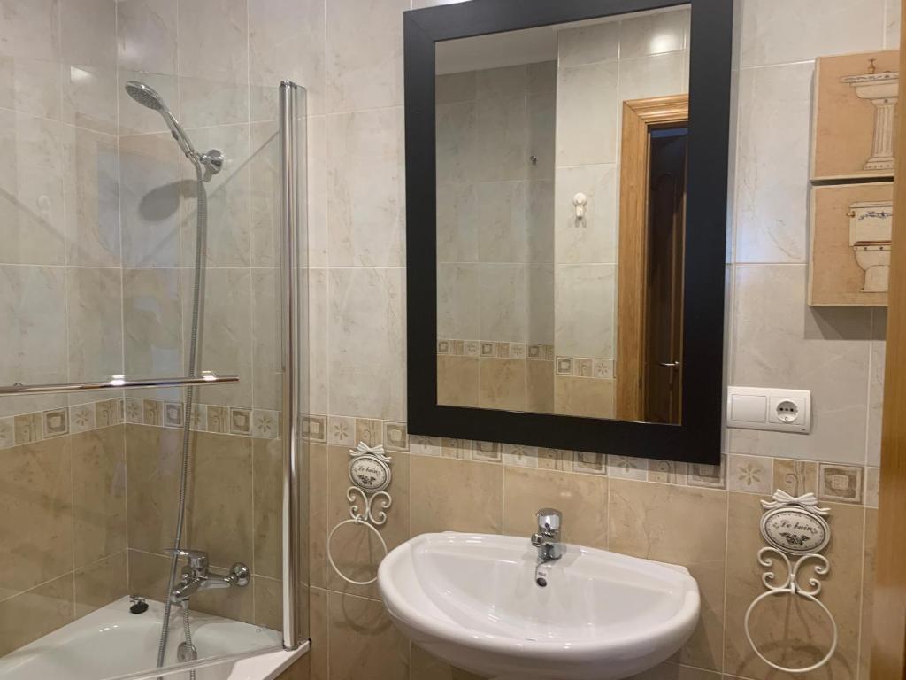 apartamento con jardin privado y barbacoa a 5 min playas santander photo