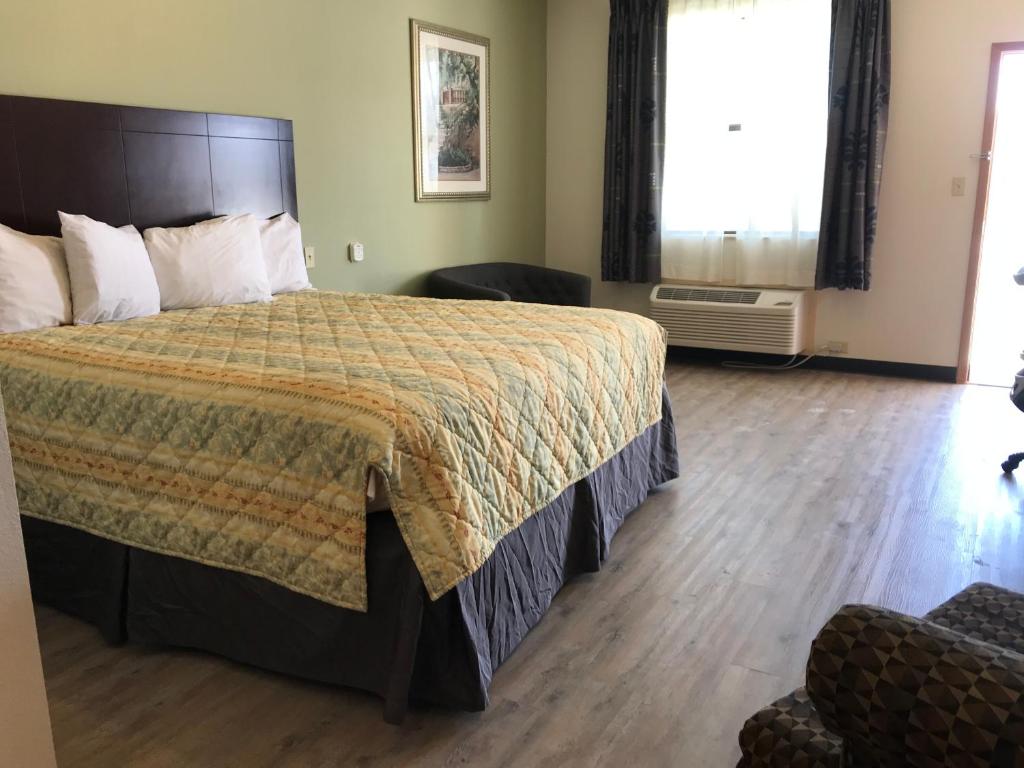 Big Lake Inn and Suites photo