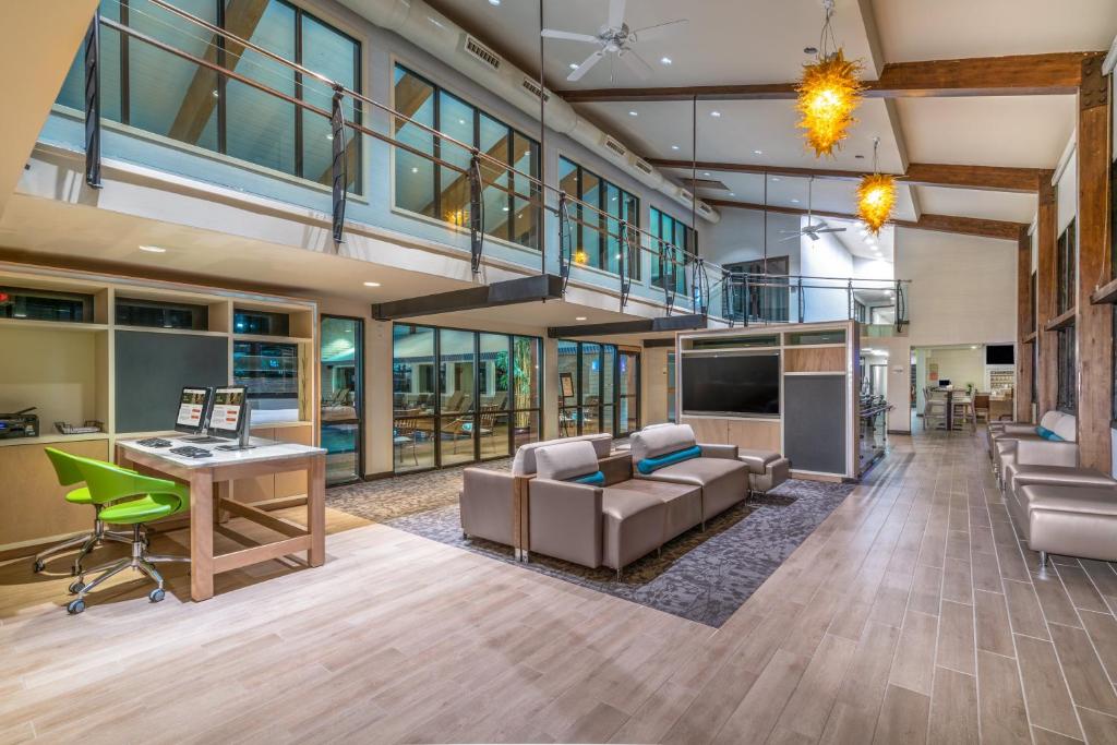 Holiday Inn Cape Cod - Hyannis photo