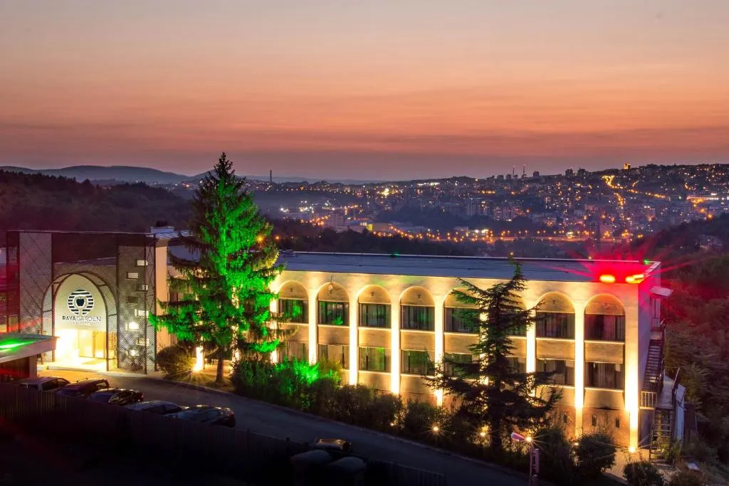 RAYA Garden - Park Hotel & Winery, hotel a Veliko Tŭrnovo