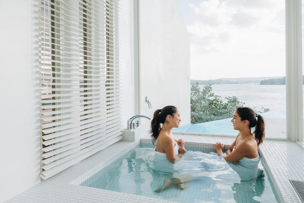 Hot tub