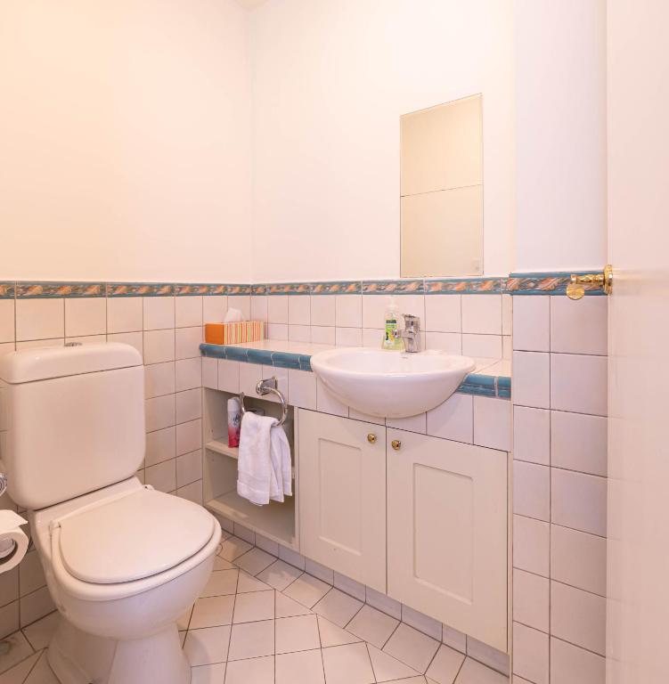 Wellington CBD Apartment photo
