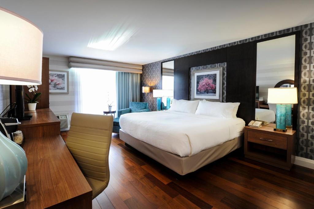 Holiday Inn Niagara Falls-By the Falls photo
