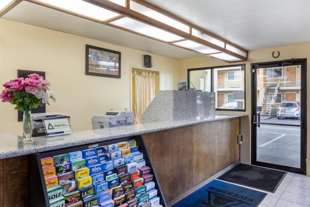 Riverside Inn & Suites photo