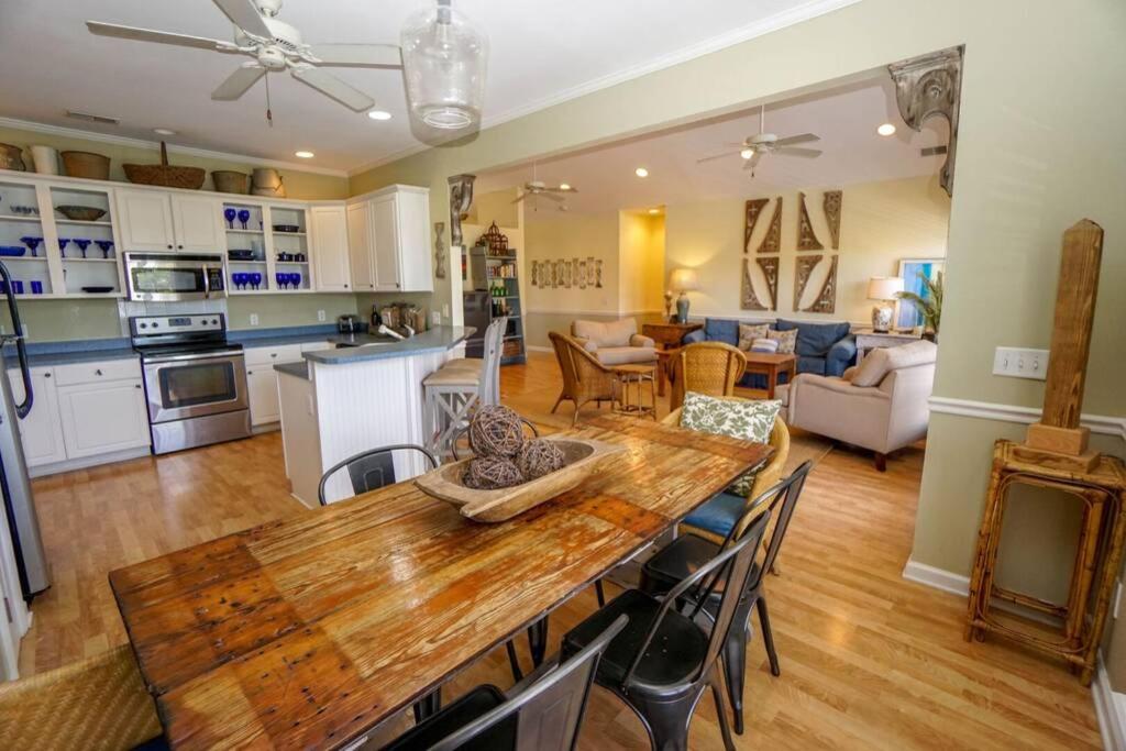 Paradise on Nautical Watch **Pool Just Steps Away**, Harbor Island