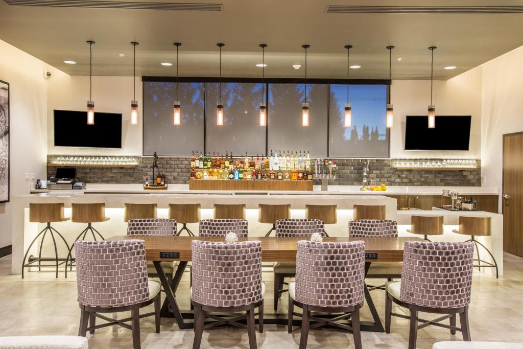ホリデイ イン ポートランド ウエスト ヒルズボロ バイ IHG (Holiday Inn Portland West - Hillsboro By IHG) レストラン