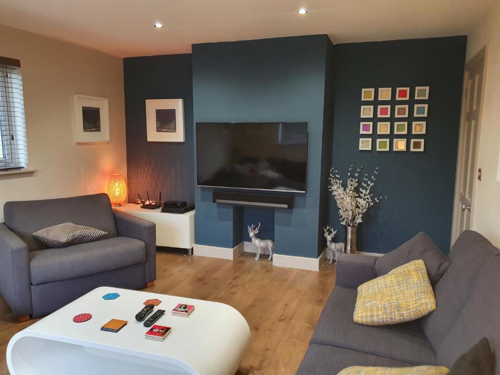 Stylish & Spacious Bungalow, Bath photo 8
