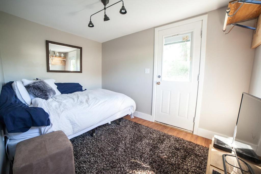 Huckleberry Cottage photo