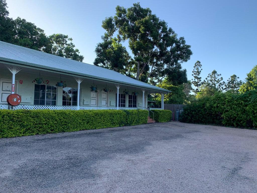Yungaburra Park Motel — Hotel in Atherton Tablelands