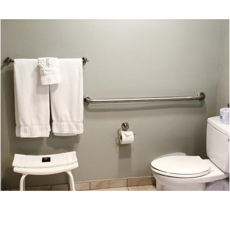 Mariposa Inn and Suites photo