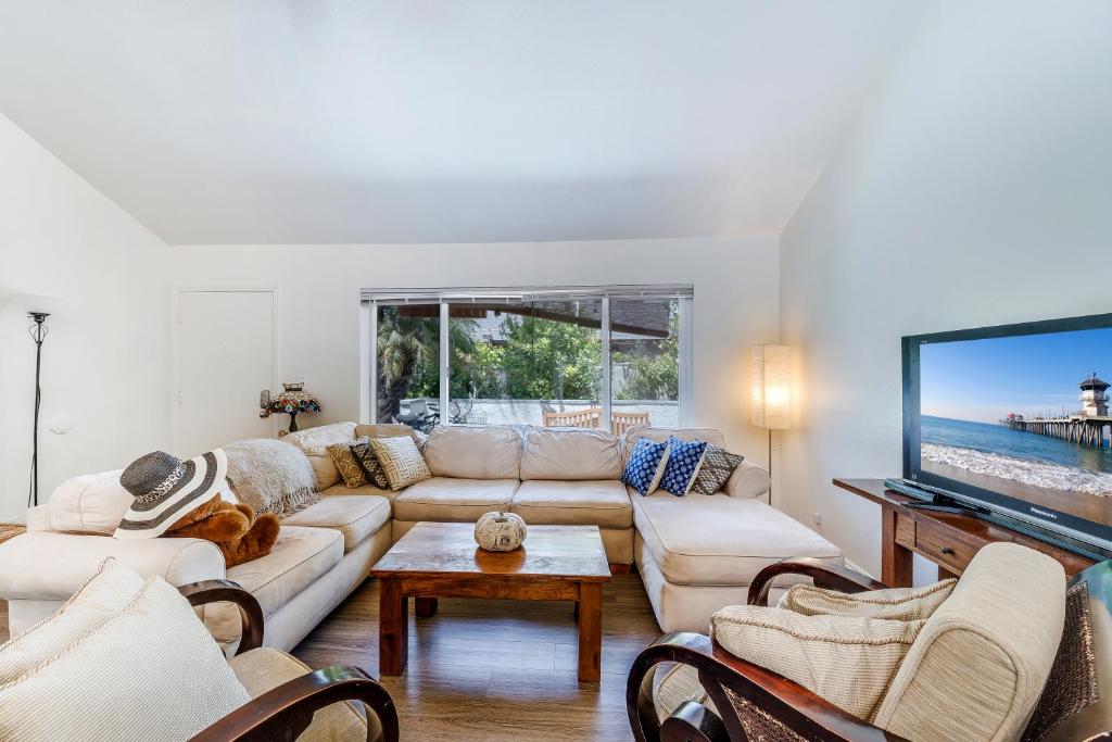 Steps To The Beach, Main Street and Pacific City OCEAN VIEWS in