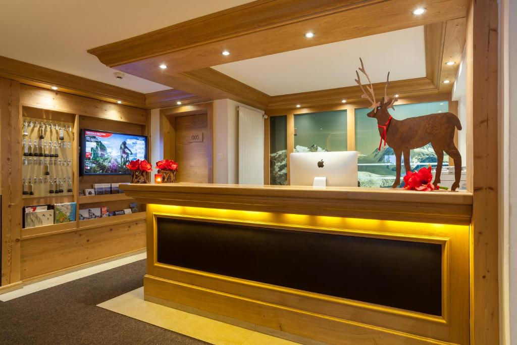 Hotel Holiday photo