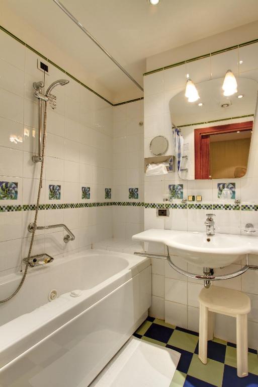 Bathroom, Corot Hotel in Rome