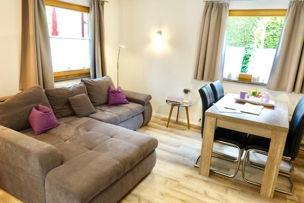 Ferienwohnung #4 mit Terrasse in zentraler dennoch ruhiger Lage - Stadtbus vor der Tür! - 2