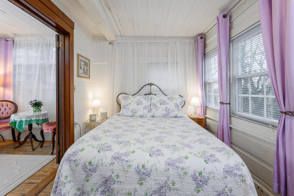 Oakland Cottage Bed and Breakfast photo