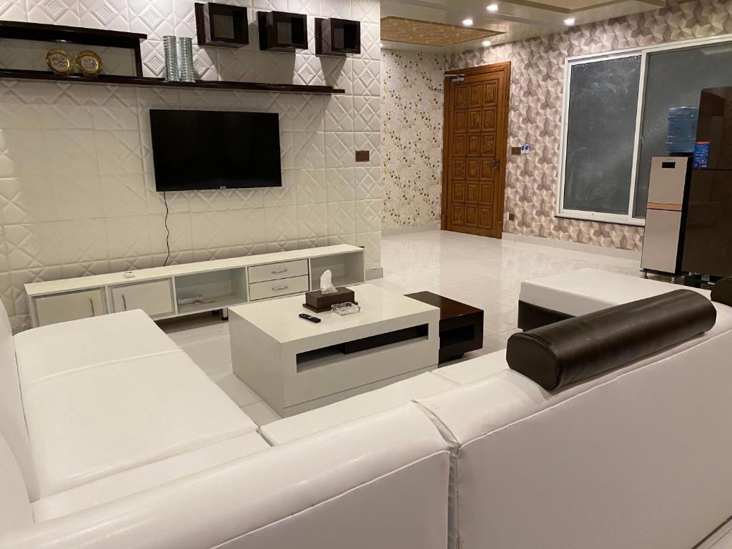 Burj Al Bahria Town Luxury Suites — Hotel in Lahore