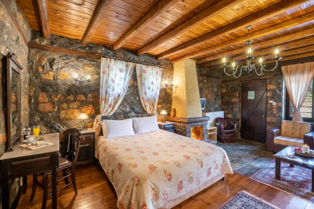 ROUGA Mountain Boutique Suites & Spa, hotel in Palaios Agios Athanasios