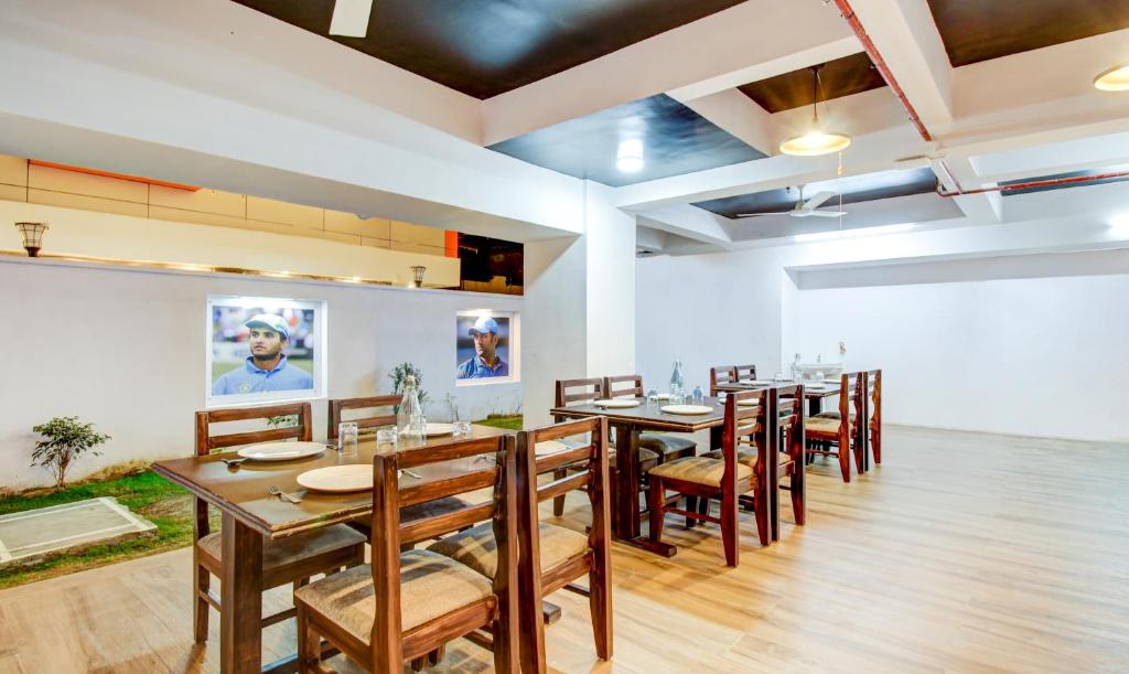 ツリーボー・ザ・パビリオン、レールウェイ・ステーション (Treebo The Pavilion, Railway Station) レストラン